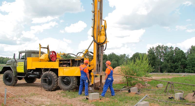 Бурение скважин и сваи для фундамента